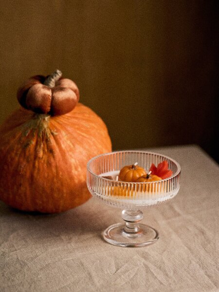 Sinsay - Vonná sviečka s motívom tekvice a listov Pumpkin Spice - biela
