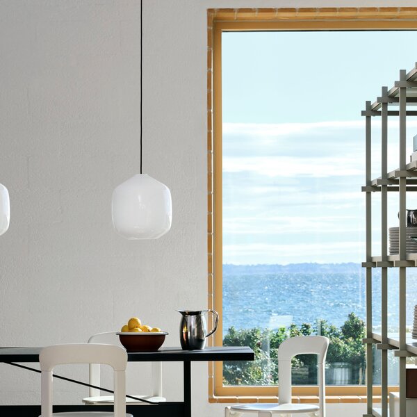 Závesná lampa Buoy Glass Pendant, 300, Clay White – HAY