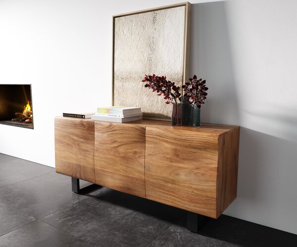 DELIFE Komoda New Live-Edge 145 cm akácia prírodná 3 dvierka kovová podstava čierna
