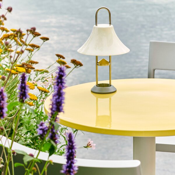 Záhradný stôl Ceramic Ø70, Bright Yellow – HAY