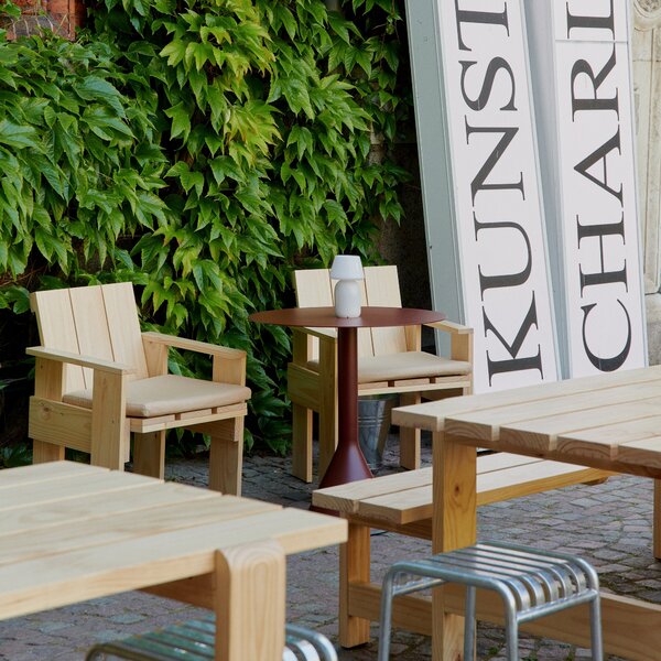 Záhradná stolička Crate Dining, Pinewood – HAY
