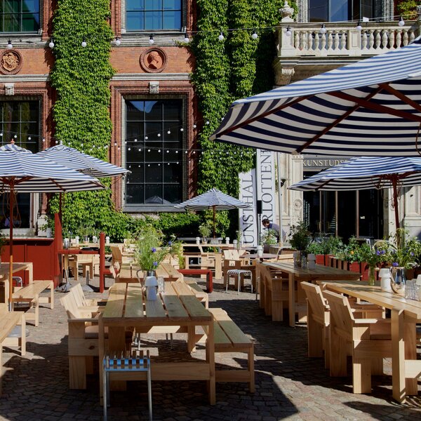 Záhradná stolička Crate Dining, Pinewood – HAY