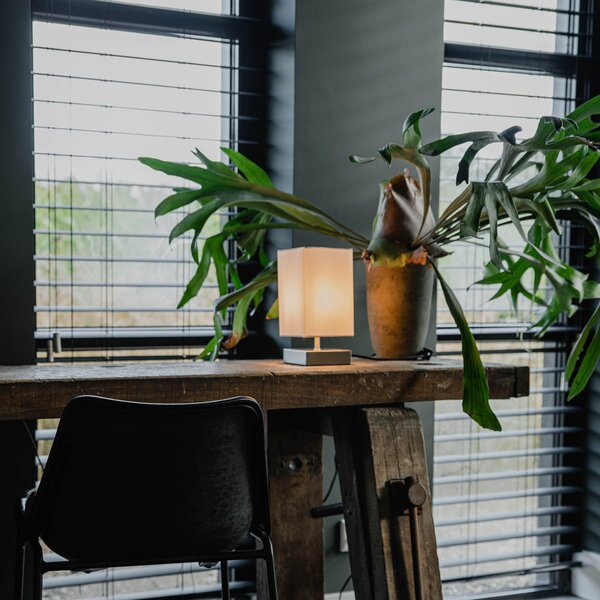 Moderná stolná lampa biela s oceľou - Milo