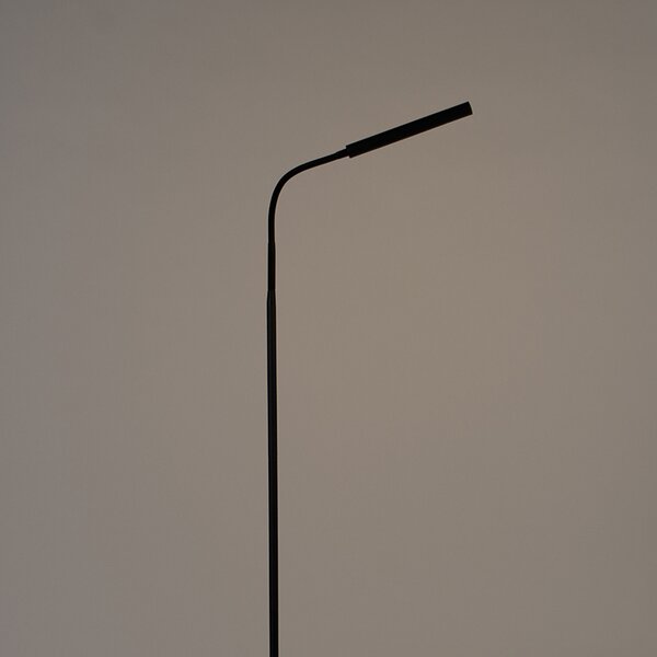 Dizajnová stojaca lampa čierna vrátane LED s dotykovým stmievačom - Palka