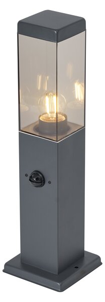 Vonkajšia lampa tmavosivá s dymovým sklom 45 cm IP44 so zásuvkou a snímačom pohybu - Malios
