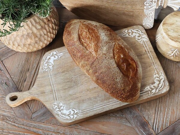 Drevená doštička z mangového dreva s rezbami Tapas Tours - 46*25*2 cm - Chic Antique