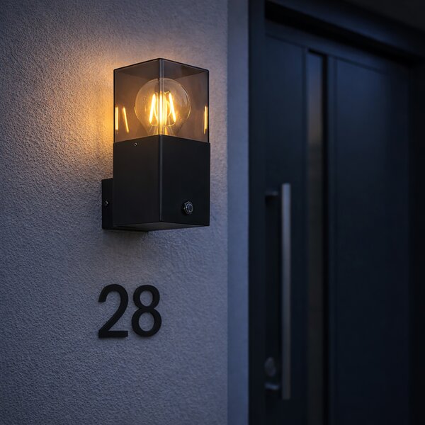 Vonkajšia nástenná lampa čierna IP44 s senzorom súmraku až úsvitu - Dánsko