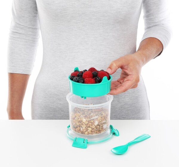 SISTEMA Krabička na jogurt a müsli, 2 komory+lžíce, SISTEMA, 530ml, mix barev Farba škatuliek SISTEMA: Zelená