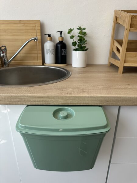 Závesný odpadkový kôš na kuchynské dvierka, 4l - sivý/biely/zelený Farba: biela