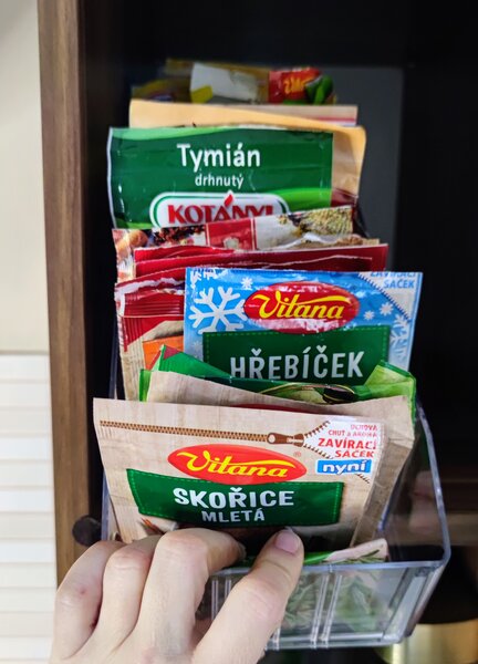 Usporadejto.cz Úložný box, ideálny do špajzy, s etiketou + 2 priehradky, BITO, 40x13 cm