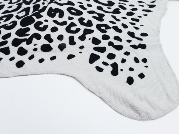 Osuška LEOPARD, čiernobiela 146 x 150 cm, 100% polyester