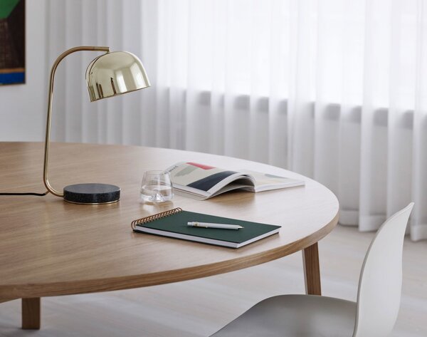 Normann Copenhagen Ex-display stolná lampa Grant, brass 502016
