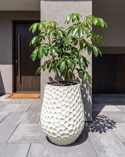 Kvetináč biela cement sklolaminát 34 x 47 cm okrúhly tvar vzor medového plástu moderný štýl interiér exteriér