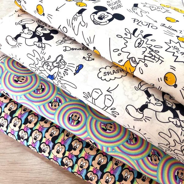 Mickey Mouse a Pluto v horčicovej Disney detská bavlnená látka
