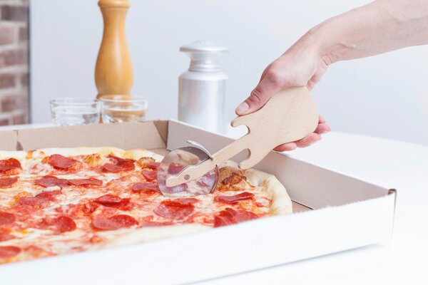 KRÁJAČ NA PIZZU Kikkerland - Kuchynské náradie & náčinie