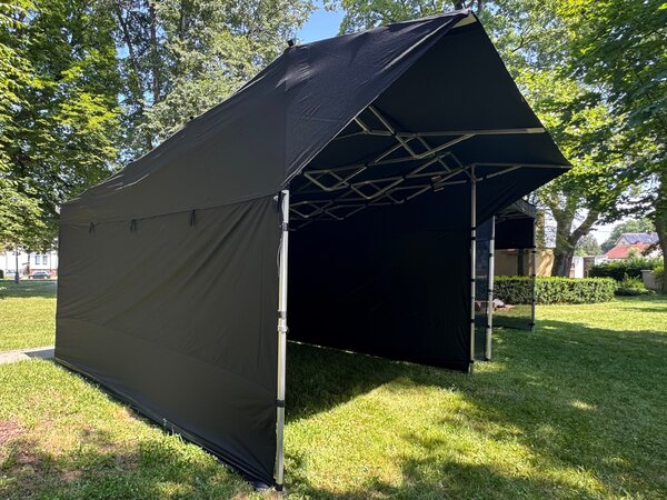 Nůžkový podiový stan 4,5x4,5 m FOH Typ konštrukcie: BEZ INTEGROVANÉHO KŠILTU