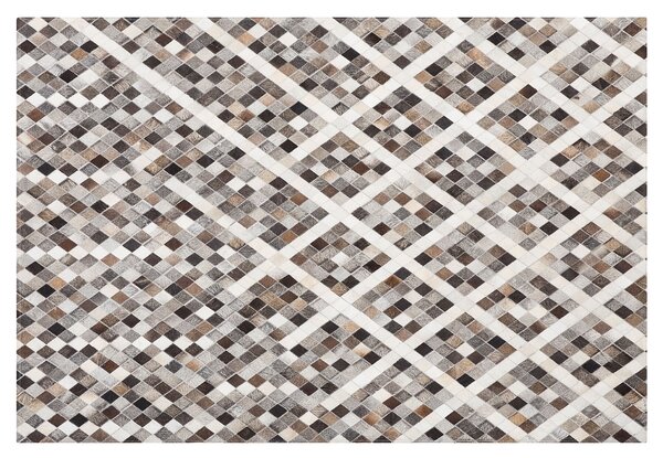 Koberec sivý a hnedý kožený 140 x 200 cm obdĺžnikový s geometrickým vzorom krátky vlas