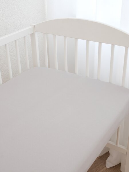 Jersey prostěradlo do postýlky s elastanem 70 × 140 cm – světle šedé