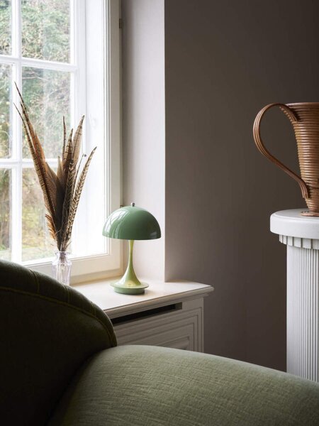 Louis Poulsen Prenosná lampa Panthella 160 V3, opaque moss green 5744173269
