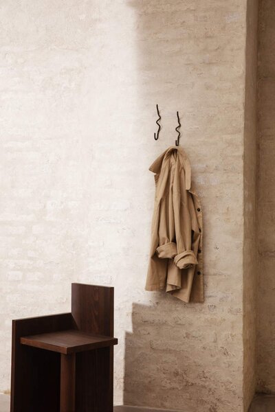Ferm Living Háčik Curvature Hook, Black Brass