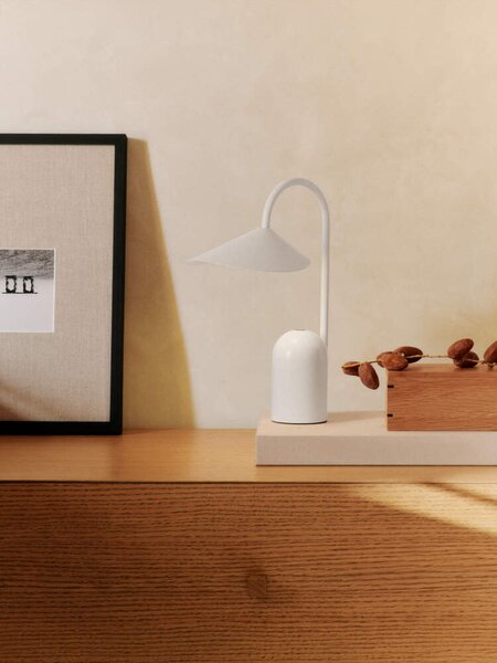 Ferm Living Prenosná lampa Arum, white 1104270641
