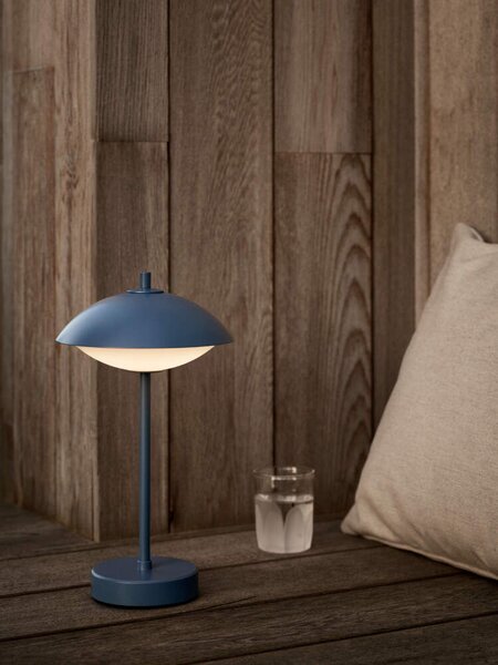 Fritz Hansen Prenosná lampa Clam™, dusk blue 42000303