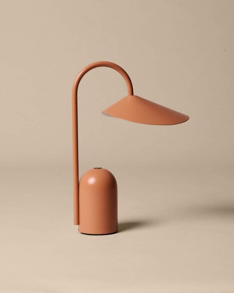 Ferm Living Prenosná lampa Arum, sienna 1104270640