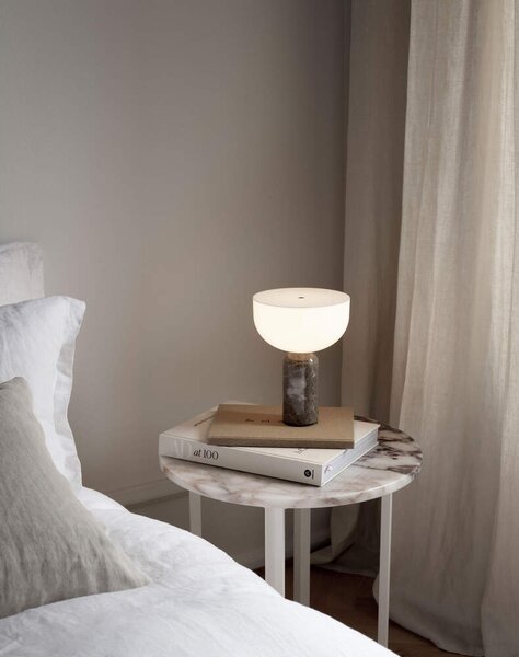New Works Prenosná lampa Kizu, Gris du Marais marble 21712
