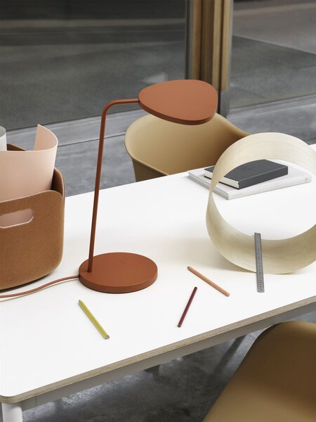 Muuto Stolná lampa Leaf, copper brown LEATBL03