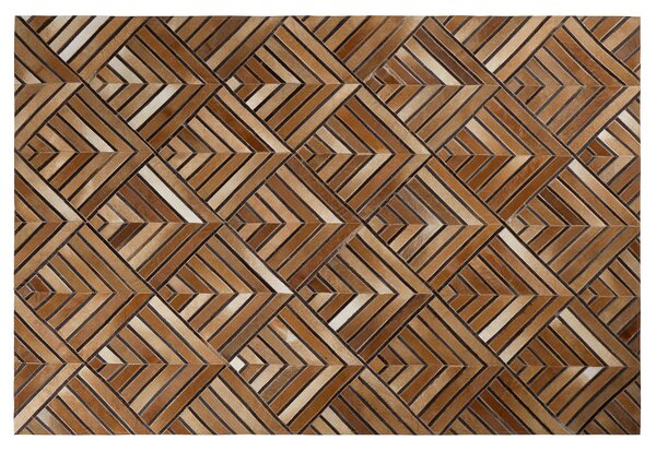 Koberec z hovädzej kože hnedý 140 x 200 cm kožený patchworkový geometrický vzor