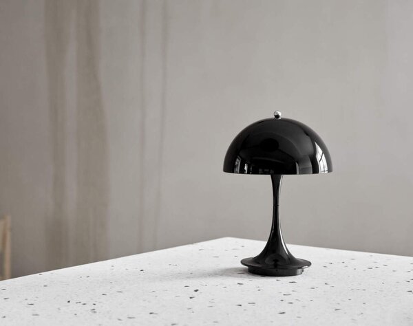 Louis Poulsen Prenosná lampa Panthella 160 V3, opaque black 5744171494