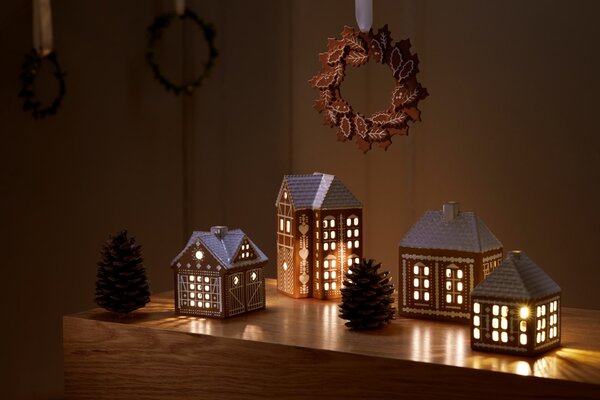 Porcelánový svietnik Gingerbread Lighthouse 11,5 cm