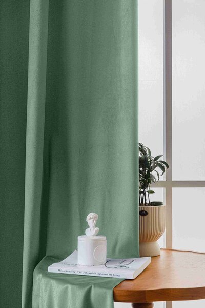 Mentolový zatemňovací záves VELVET 140x250 cm Zavesenie: Riasiaca páska