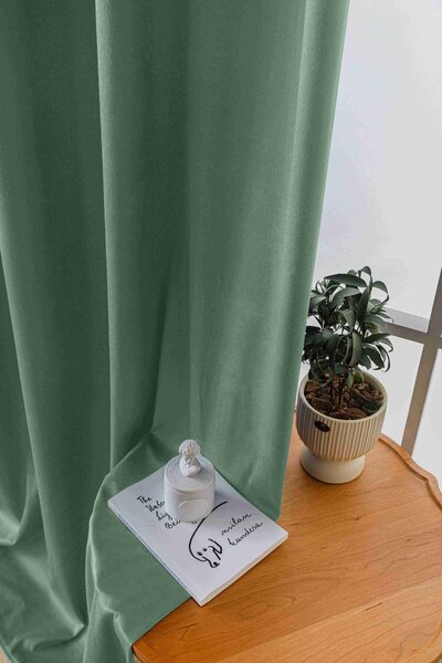 Mentolový zatemňovací záves VELVET 140x250 cm Zavesenie: Riasiaca páska