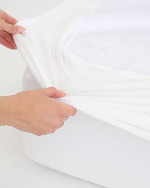 Nepriepustná plachta mikroplyš 60 × 120 cm - biele