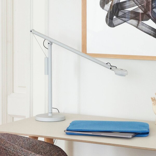 HAY Stolná lampa LED Fifty-Fifty, sivá, 45 cm, stmievateľné, Hliník / sivá / zinok, Pracovňa / Kancelária, Hliník, Dizajn, Stojacie svietidlo