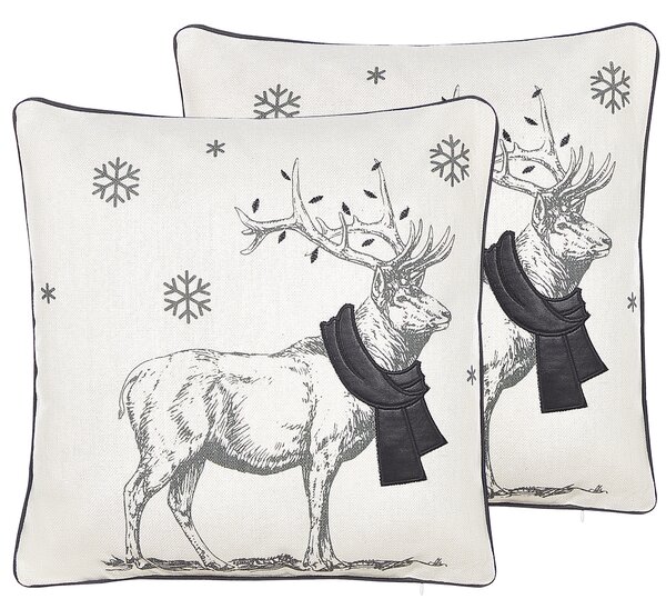 Sada 2 dekoratívnych vankúšov biela čierna polyester 45 x 45 cm vianočný zvierací vzor motív soba štvorcový tvar moderný štýl doplnky