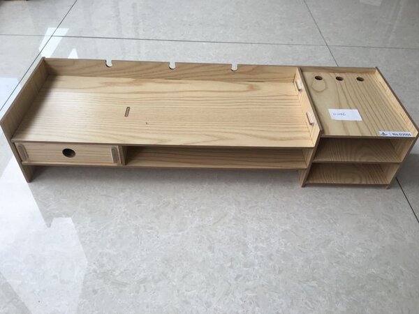 DIY stojan pod monitor so zásuvkou modrý Modrá