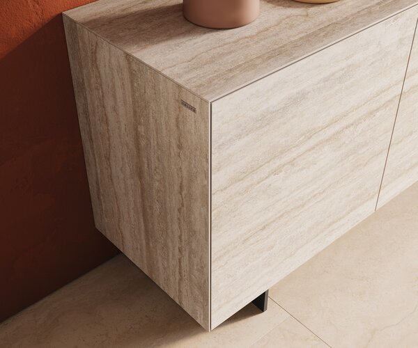 DELIFE Komoda Cuor 180 cm keramika Laminam® Travertino Bianco krémovo biela 2 dvierka 3 zásuvky podstava závesná kov čierna