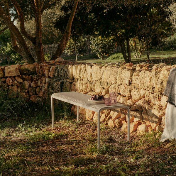 Záhradná stolička Dapple, Cashmere – Ferm Living