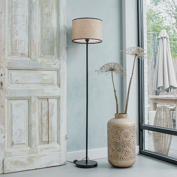 Rustikálna stojaca lampa čierna s ratanovým tienidlom - Kata