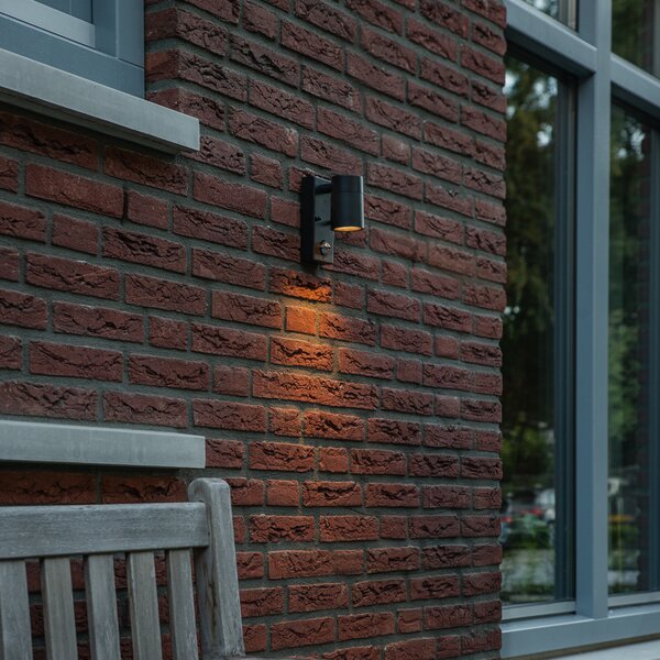 Vonkajšia nástenná lampa čierna s pohybovým senzorom IP44 - Solo