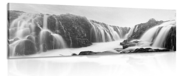 Obraz vznešené vodopády v čiernobielom prevedení