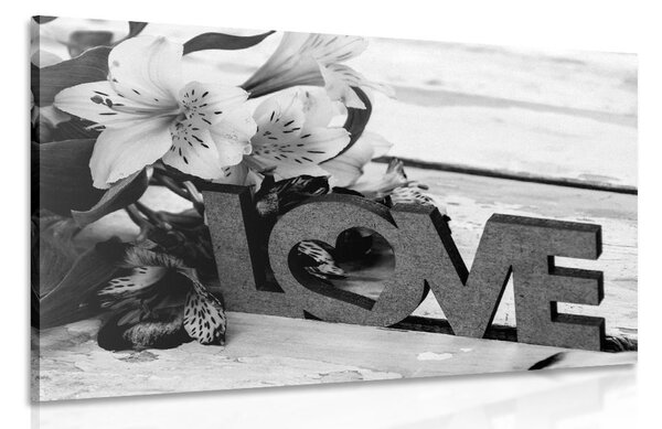 Obraz s dreveným nápisom Love v čiernobielom prevedení