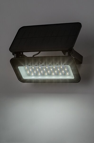 Rabalux 77160-LED solárny reflektor s LED/8W/3,7V, 3000-6500K, IP65
