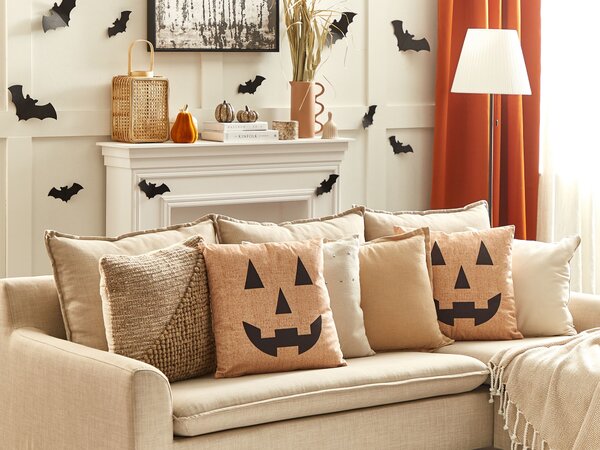 Sada 2 dekoratívnych vankúšov béžová zamat 45 x 45 cm abstraktný halloweensky vzor motív tekvice štvorcový tvar moderný štýl doplnky