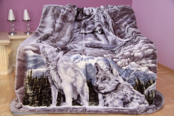 Mäkká luxusná deka z akrylu sivá s vlkmi Sivá
