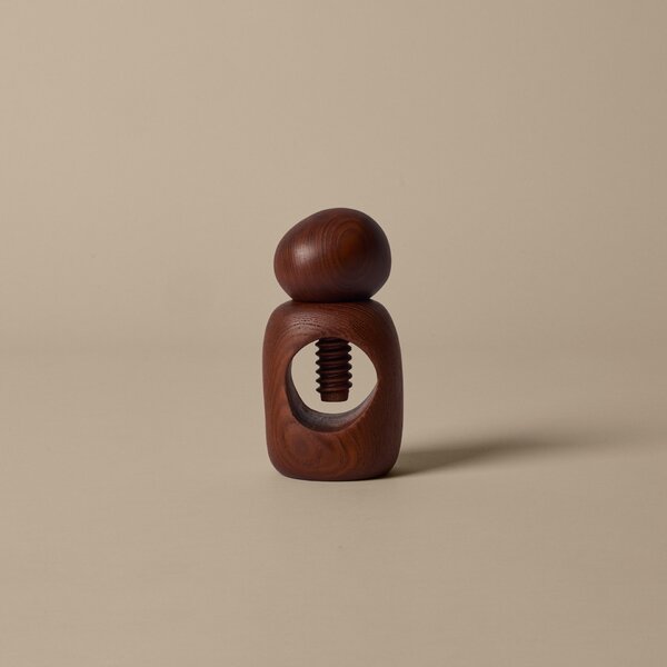 Luskáčik na orechy Cairn Dark Brown