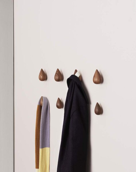 Normann Copenhagen Vešiaky Dropit Small, walnut