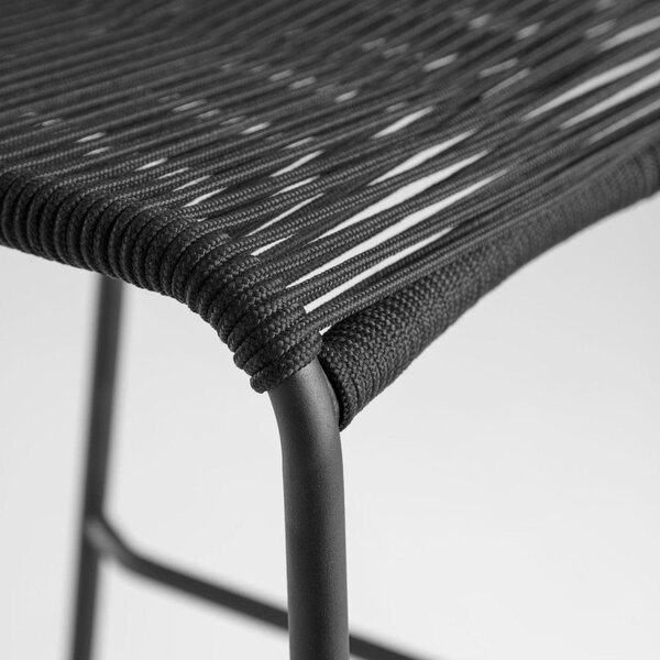 Čierna barová stolička s oceľovou konštrukciou Kave Home Glenville, výška 62 cm